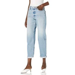 Calvin Klein~NWT~Women’s Mid Rise Slim‎ Boyfriend Light Wash Jeans~Sz 31